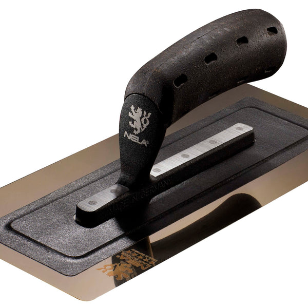 Nela deals black trowel